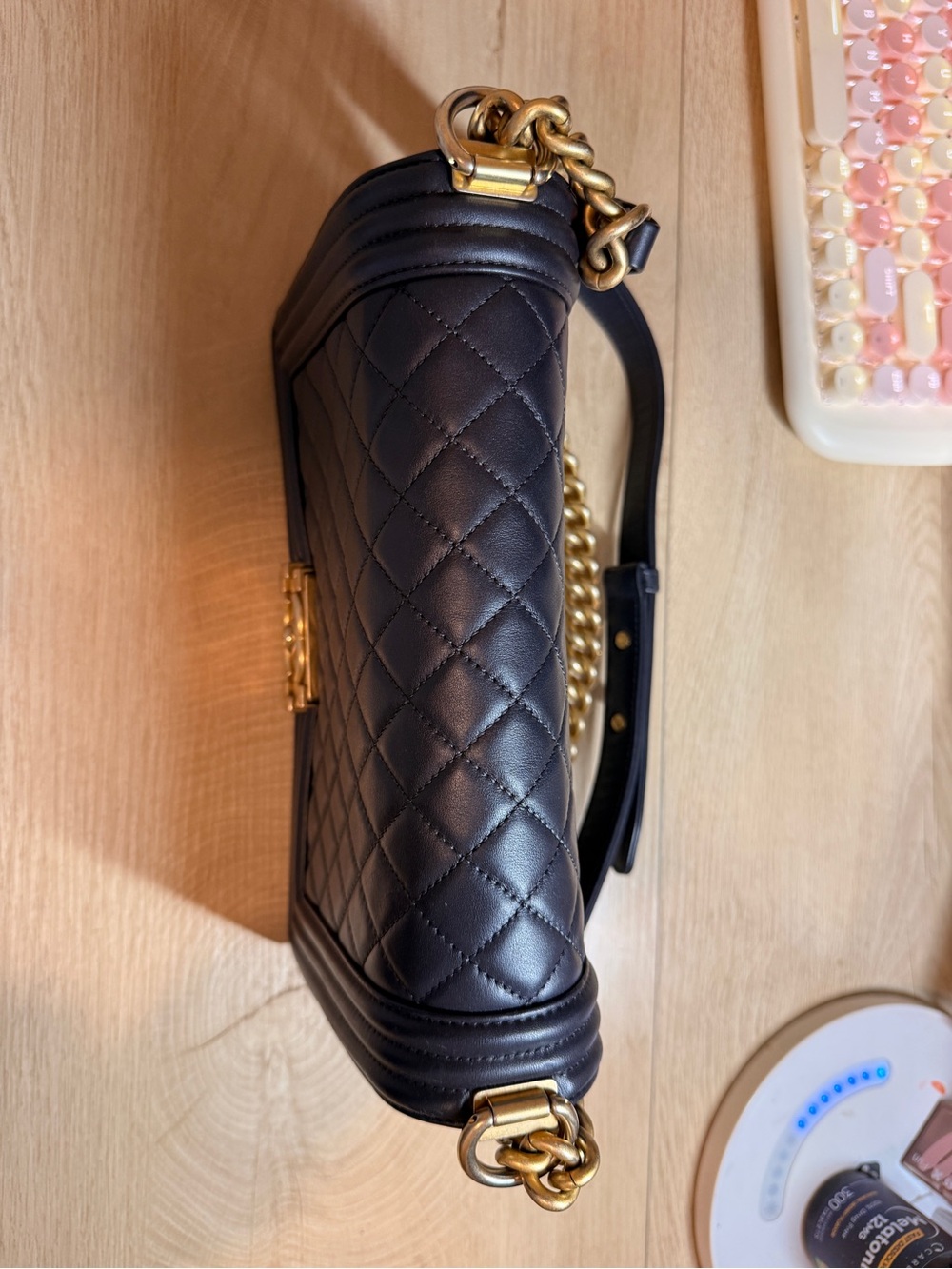 CHANEL Leboy Shoulder Bag in dark purple with Gold Hardware - Picture 4 of 12